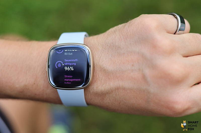 Man sieht die Sauerstoffmessung auf der Fitbit Sense 2.